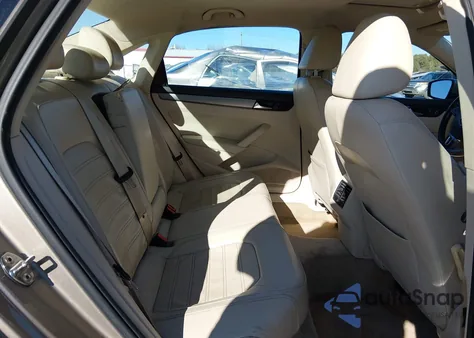 2015 Volkswagen Passat 1.8T Se из США, поврежденный, VIN 1VWBS7A3XFC013556